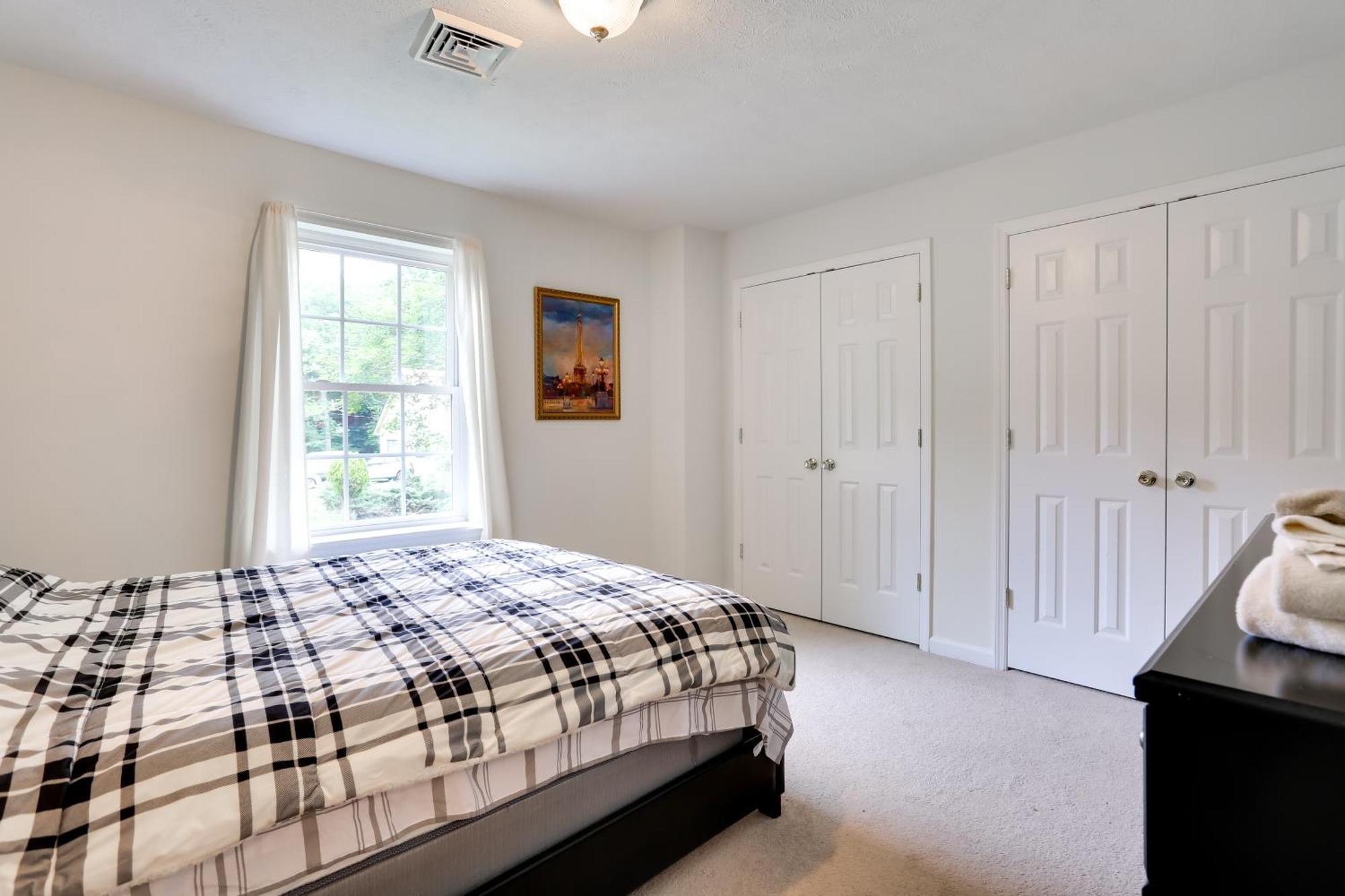 Serene Escape, Walk To Dresser *